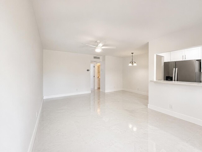 Foto del edificio - 5300 Washington St