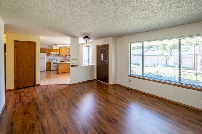 Building Photo - Cute Duplex in CDA