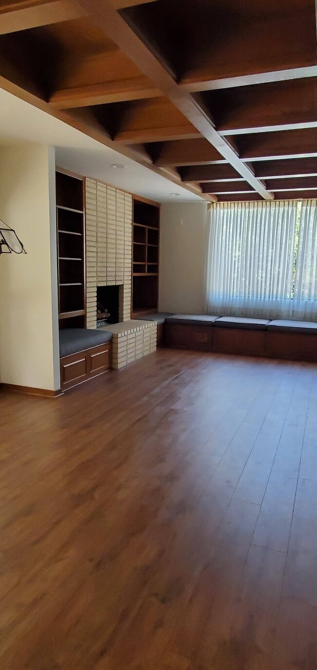 Den - 5057 Shirley Ave