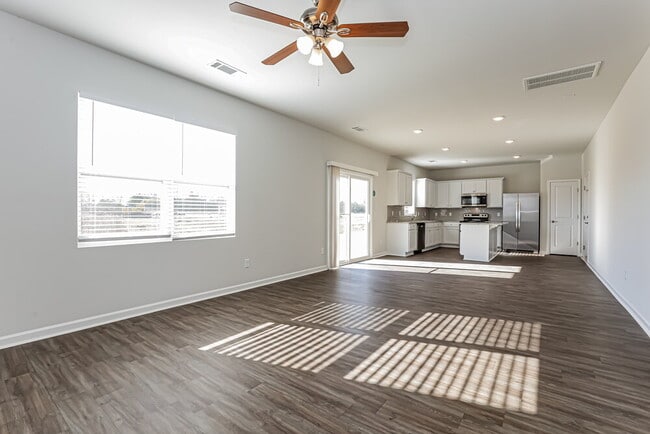 Building Photo - 610 Samuel Lee Ln