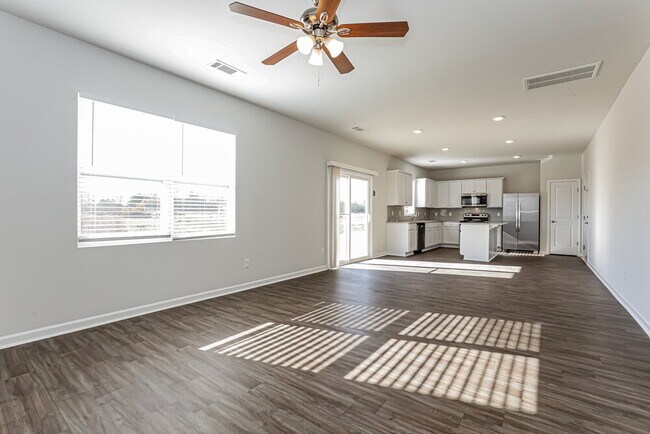 Foto del edificio - 610 Samuel Lee Ln