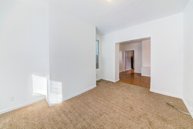 Building Photo - AVAILABLE APRIL 2026 - 3 Bedroom Home in Mt. Washington!