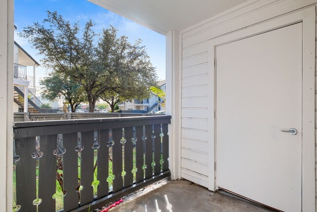 Building Photo - Aulden at The Highlands