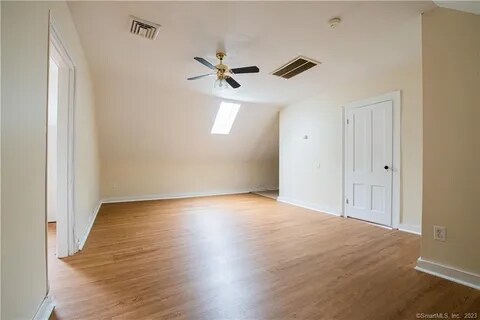 Foto del edificio - 164 Cedar Hill Ave