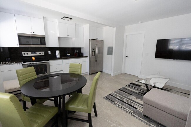 Foto del edificio - 1002 NW 74th St