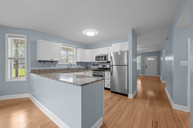 Foto del edificio - Beautiful 4BD/3BA plus Bonus Room on Sough...