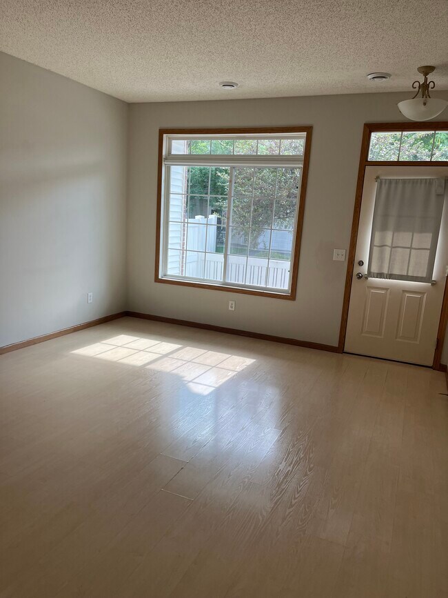living room - 17187 Monroe Dr NW