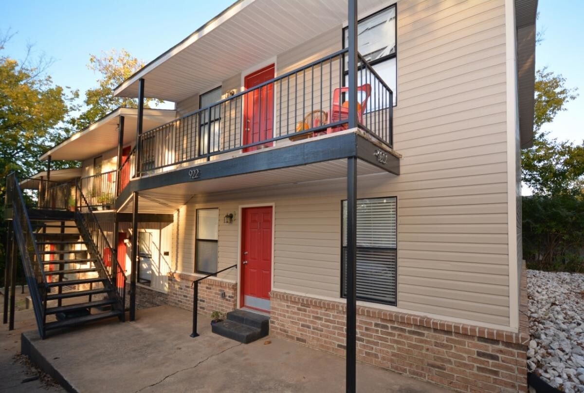 Foto principal - 922 W Hughes St