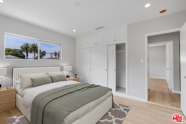 Building Photo - 4023 Lincoln Ave