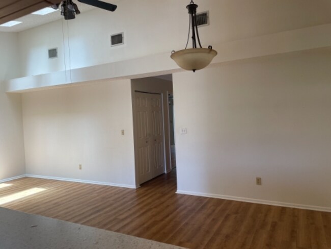 Building Photo - 3613 El Camino Ct