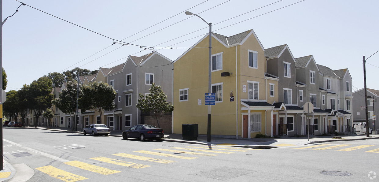 Building Photo - Yerba Buena Plaza East