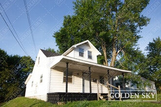 Building Photo - 813 W Memorial Dr