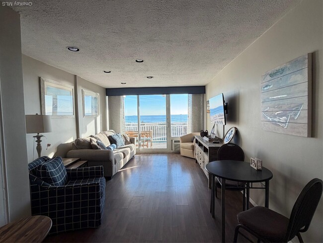 Building Photo - 830 Shore 2O