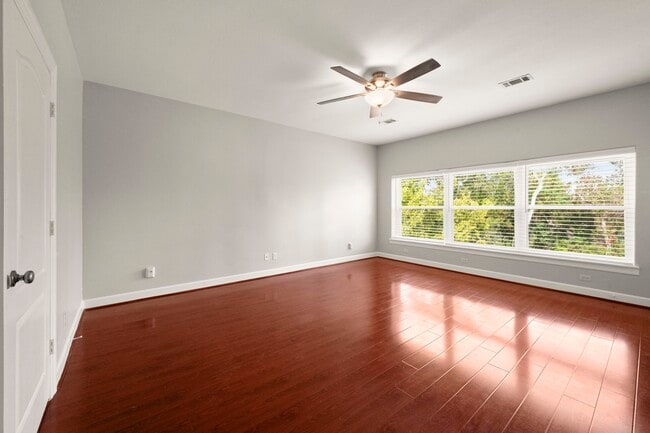 Foto del edificio - 107 Island Blvd