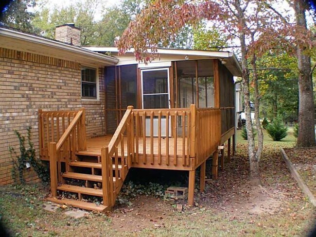 Foto del edificio - 180 Bruce Ct