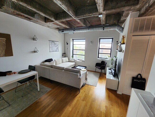 Foto del edificio - 3150 N Sheffield Ave
