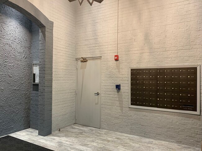 Foto del edificio - 450 Plum Creek Dr