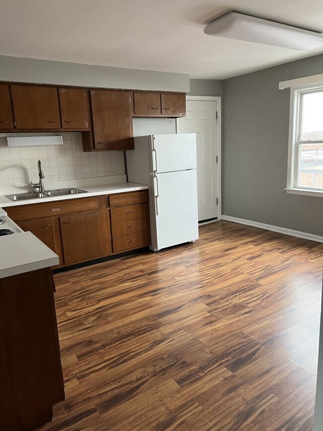 6617 W Lloyd Dr Unit 4C, Worth, IL 60482 Condo for Rent in Worth, IL