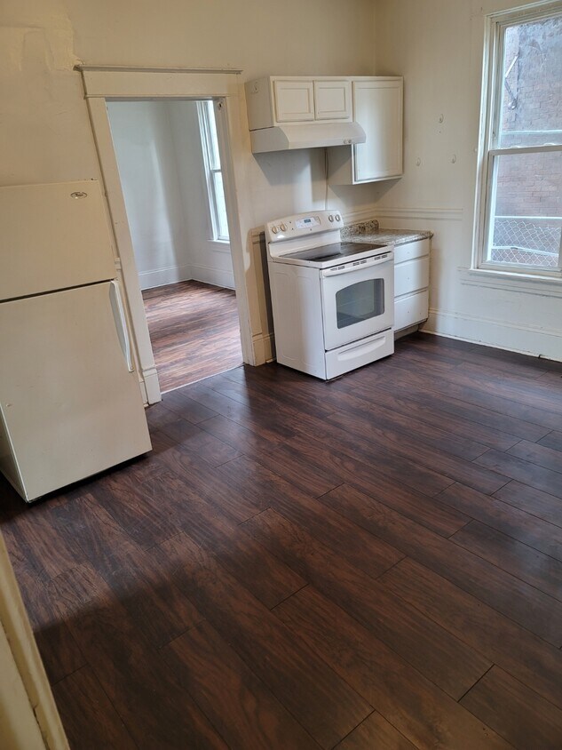 Spacious Kitchen - 1608 W Lincoln Ave
