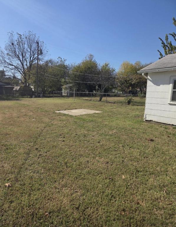 Foto del edificio - 1129 E Maple St