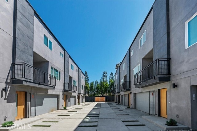 Building Photo - 13538 Vanowen St
