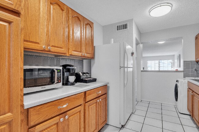 Foto del edificio - 2425 Ashdale Dr