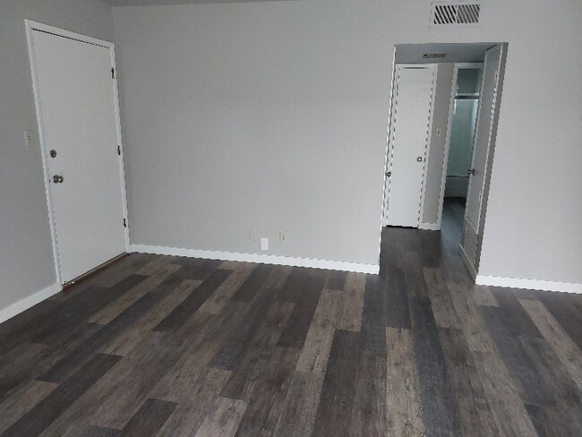 Building Photo - 1100 Ranchero Way