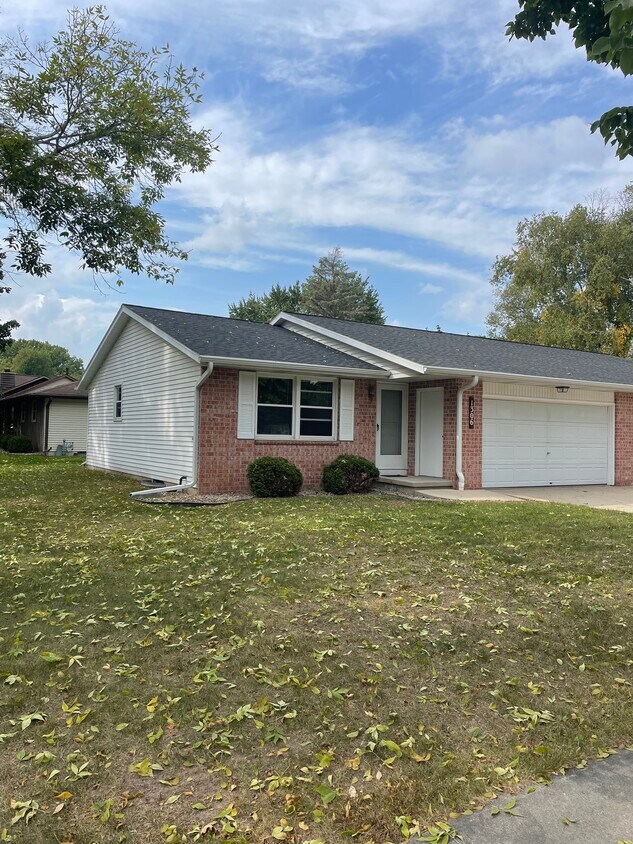 1306 Lacount Rd, Green Bay, WI 54313 Townhome Rentals in Green Bay WI