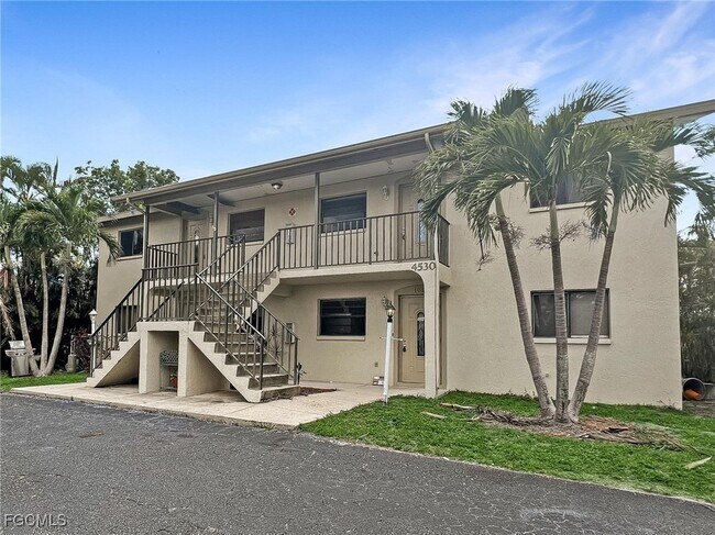 Foto del edificio - 4530 SW 10th Ave