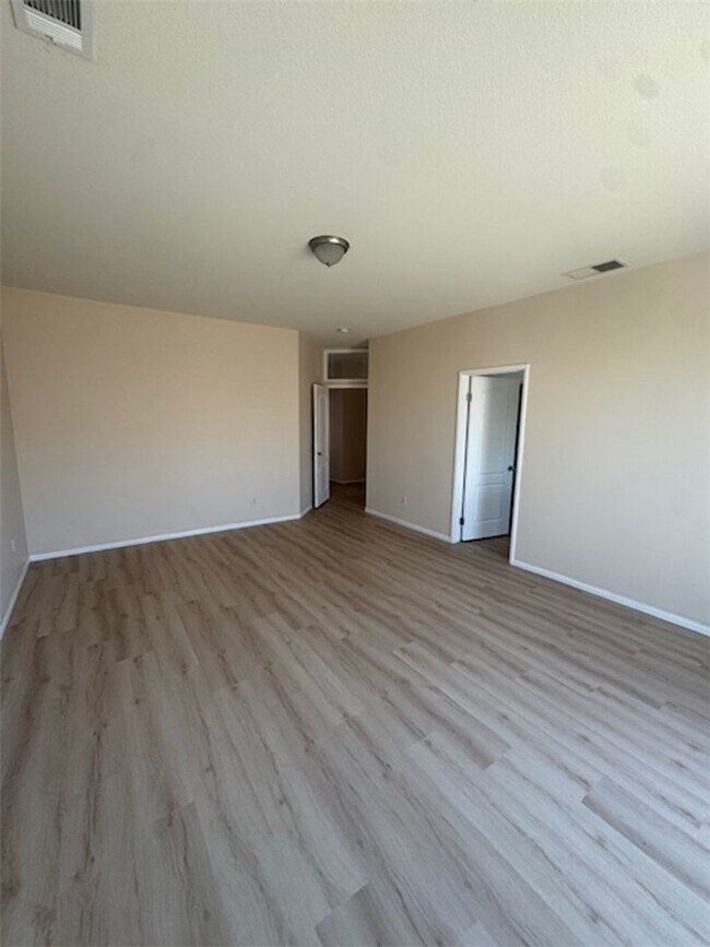 Foto del edificio - 3385 Claremont St