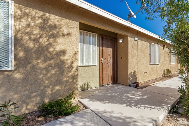 Building Photo - *HCVP CONSIDERED! STAINLESS STEEL APPLIANCES!