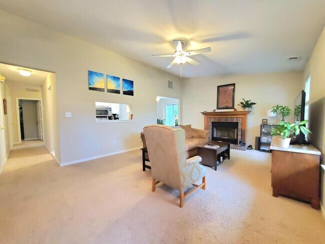 Foto del edificio - 532 Marchant Rd