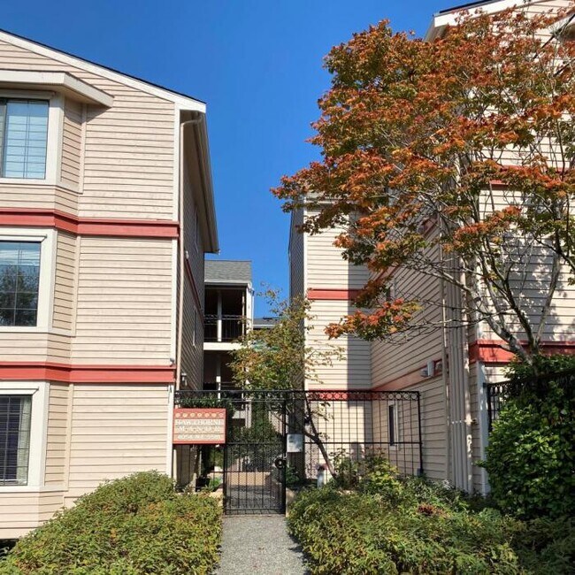 Building Photo - 1 bedroom in Seattle WA 98105