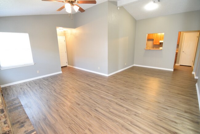 Building Photo - 2721 Alamo Trail