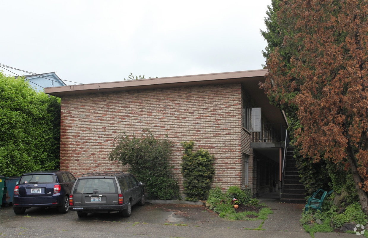 Primary Photo - 936 Broadway E