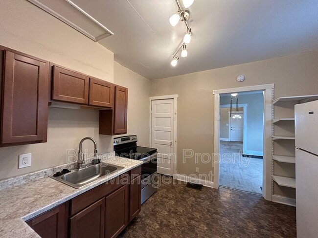 Building Photo - 1450 John Glenn Rd