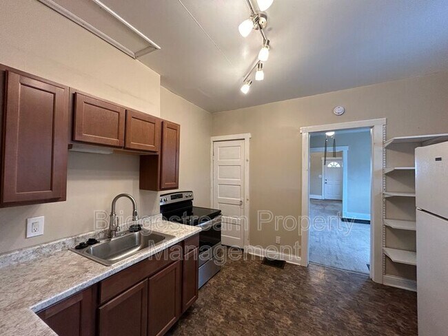 Foto del edificio - 1450 John Glenn Rd