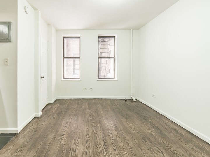 Primary Photo - 341 W 44th St