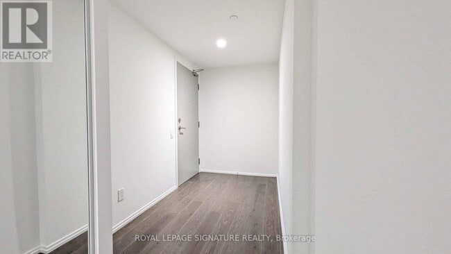 Building Photo - 68 Shuter St