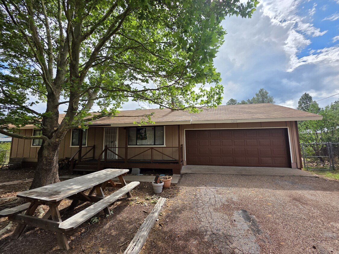 Foto principal - 1295 S Julia Ln