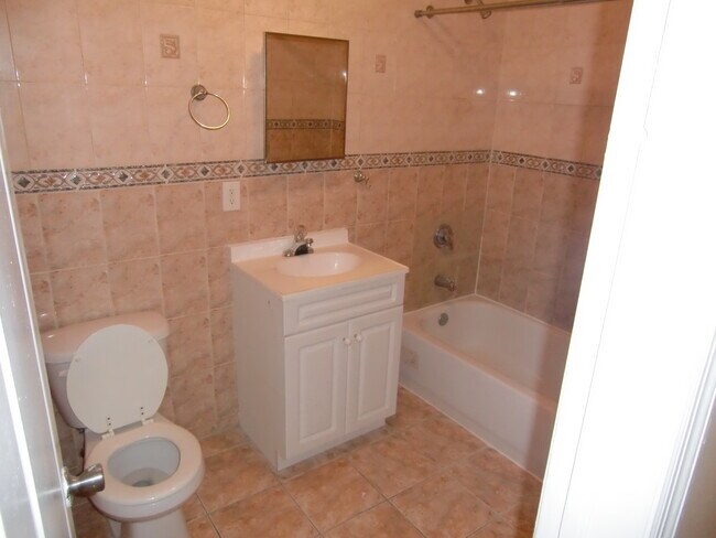 Foto del edificio - 2111 Dix Ave