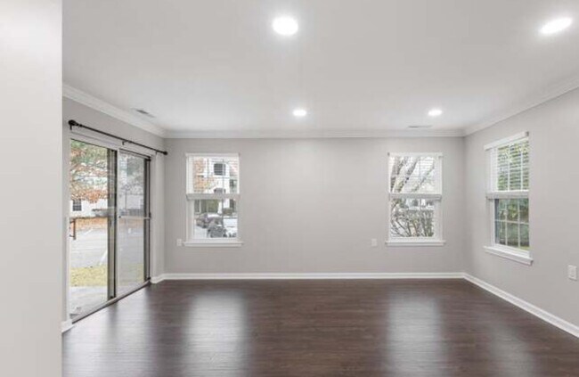 Foto del edificio - 712 Walden Cir