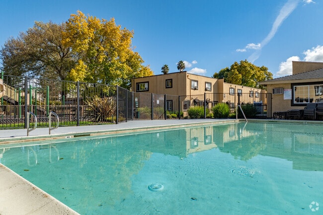 Pool - Vineyard Townhomes