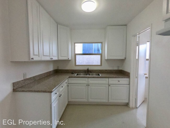 Building Photo - 338 S Catalina St