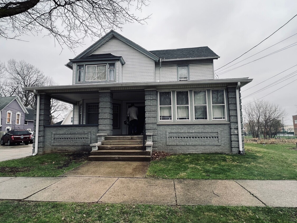 50 S Walnut St Unit 1, Akron, OH 44303 Apartments 50 S Walnut St