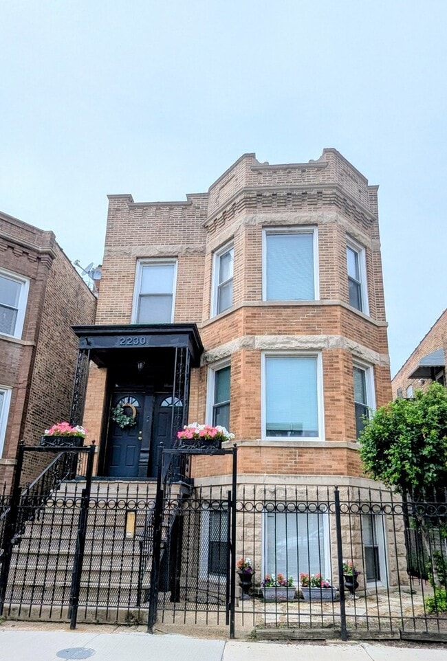 Building Photo - 2230 W Augusta Blvd
