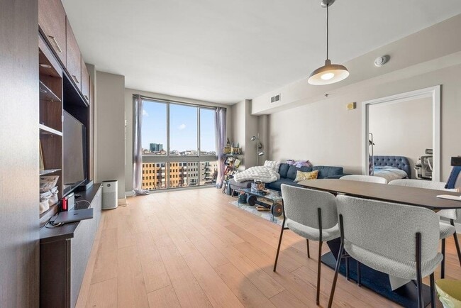 Building Photo - 800 Jackson St