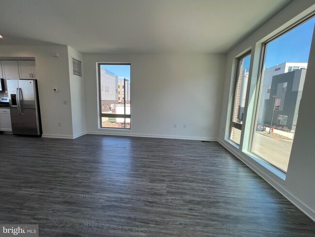 Building Photo - 2032 Northbank Pl