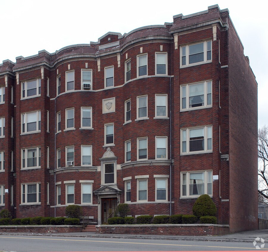 Primary Photo - 575 Pleasant St