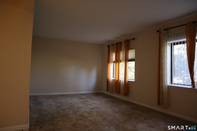 Building Photo - 1274 E Main St